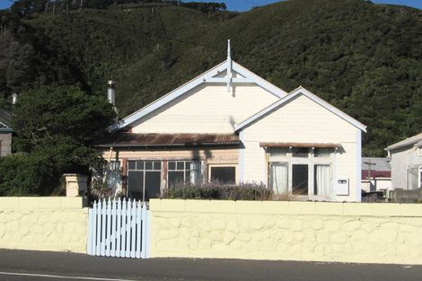 Photo of property in 125 Marine Parade, Eastbourne, Lower Hutt, 5013