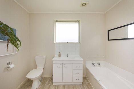 Photo of property in 24 Logan Way, Kelvin Grove, Palmerston North, 4414