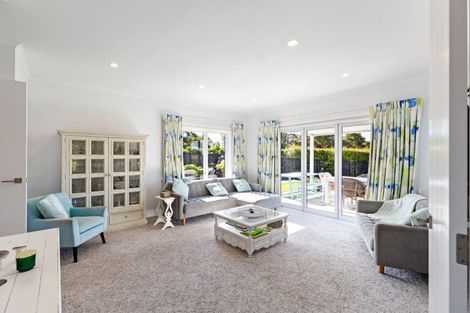 Photo of property in 51 Coutts Way, Fitzherbert, Palmerston North, 4410