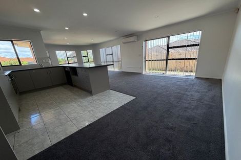 Photo of property in 12 Keri Vista Rise, Papakura, 2110