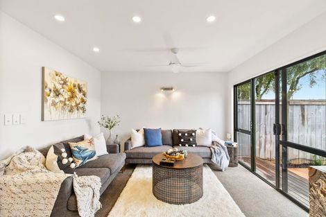 Photo of property in 6/42 Fields Parade, Oteha, Auckland, 0632