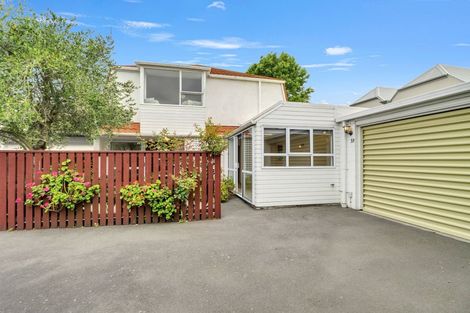 Photo of property in 33 Hewitts Road, Merivale, Christchurch, 8014