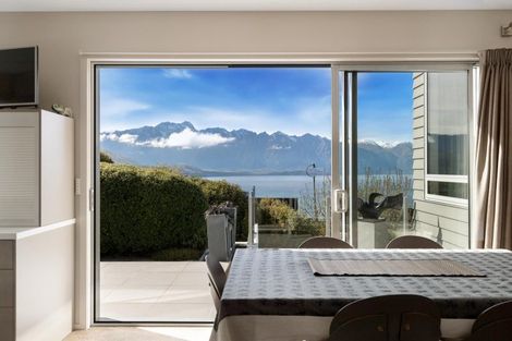 Photo of property in 9 Matakauri Place, Fernhill, Queenstown, 9300