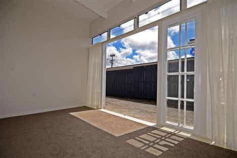 Photo of property in 2/2 Edwards Avenue, Henderson, Auckland, 0610