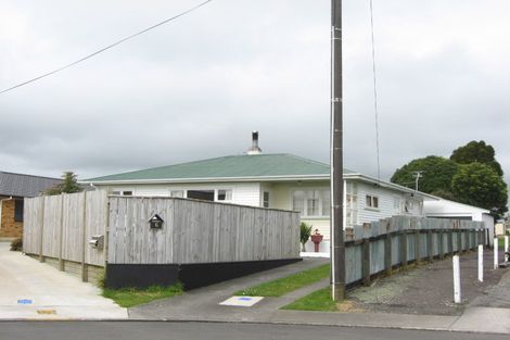 Photo of property in 6 Rarawa Place, Vogeltown, New Plymouth, 4310