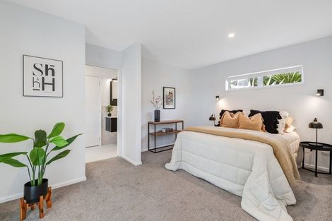 Photo of property in 1/4 Roberts Road, Matakatia, Whangaparaoa, 0930