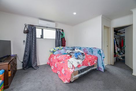 Photo of property in 74 Hetherington Road, Ranui, Auckland, 0612