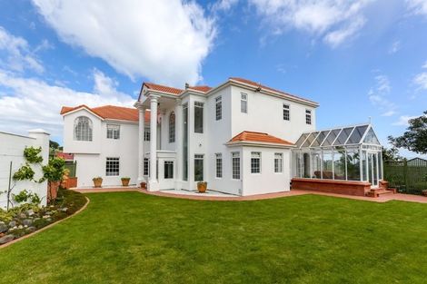 Photo of property in 1 Kawaroa Lane, New Plymouth, 4310