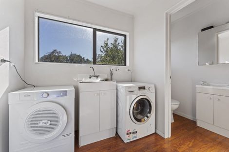 Photo of property in 28 Heathcote Place, Fitzherbert, Palmerston North, 4410