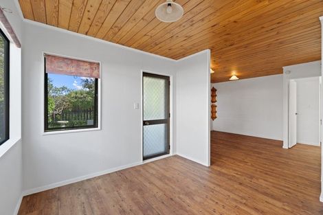 Photo of property in 3/121 Bruce Mclaren Road, Henderson, Auckland, 0612