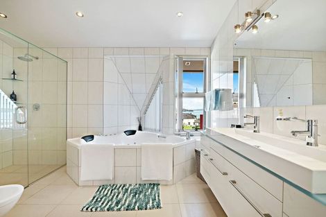 Photo of property in 61 Compass Way, Half Moon Bay, Auckland, 2012