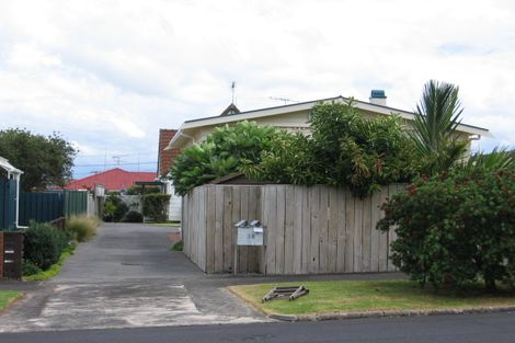 Photo of property in 2/38 Tawhiri Road, One Tree Hill, Auckland, 1061