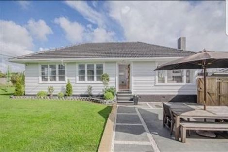 Photo of property in 57 Amberley Avenue, Te Atatu South, Auckland, 0610