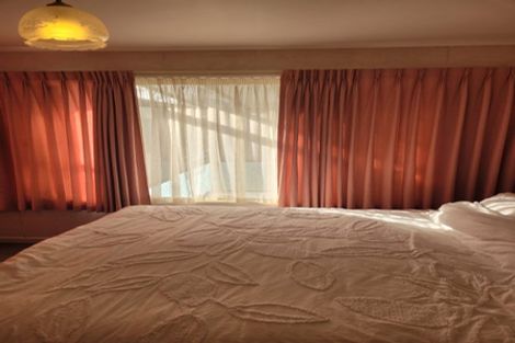 Photo of property in 15 Tiki Street, New Lynn, Auckland, 0600