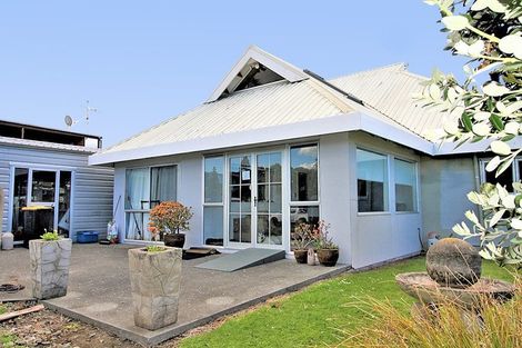 Photo of property in 15 Moray Place, Whiritoa, Whangamata, 3691