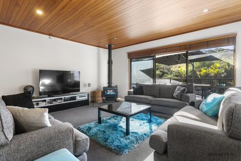 Photo of property in 19 Cochran Road, Oratia, Auckland, 0604