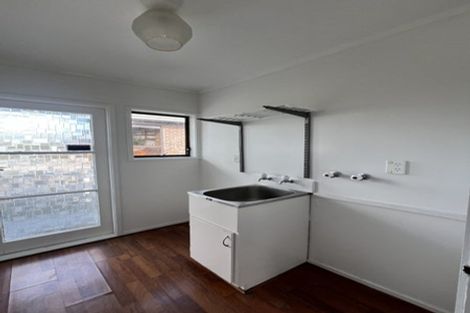 Photo of property in 1/260 Sunset Road, Windsor Park, Auckland, 0632