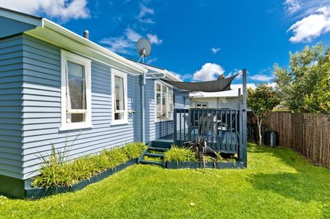 Photo of property in 16 Woodglen Road, Glen Eden, Auckland, 0602