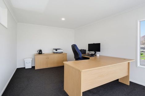 Photo of property in 8 Aintree Crescent, Awapuni, Palmerston North, 4412