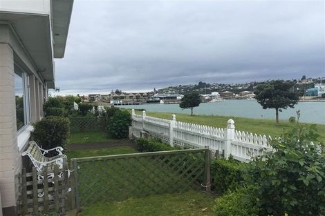 Photo of property in 2/1 Charles Street, Westshore, Napier, 4110