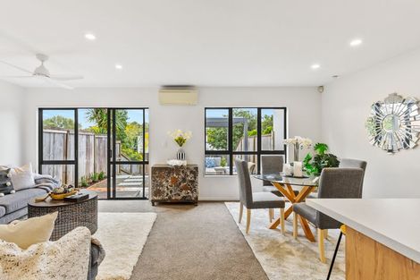Photo of property in 6/42 Fields Parade, Oteha, Auckland, 0632