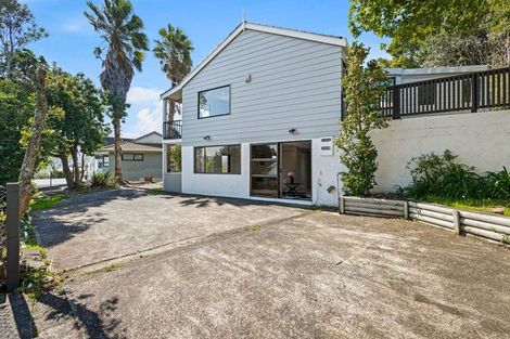 Photo of property in 9 Sungrove Rise, Sunnyvale, Auckland, 0612