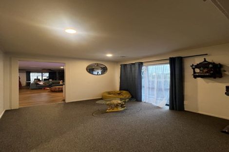 Photo of property in 30 Arlette Place, Massey, Auckland, 0614