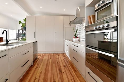 Photo of property in 1339 Whangaparaoa Road, Army Bay, Whangaparaoa, 0930