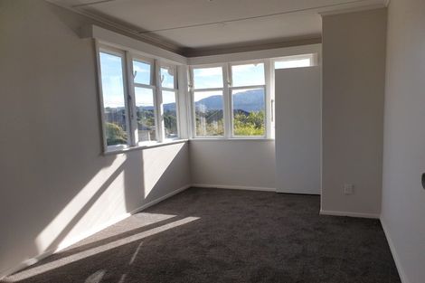 Photo of property in 5 Stevens Crescent, Ranui, Porirua, 5024