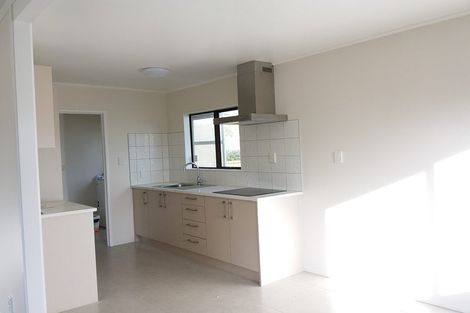 Photo of property in 2/9 Penion Drive, Flat Bush, Auckland, 2023