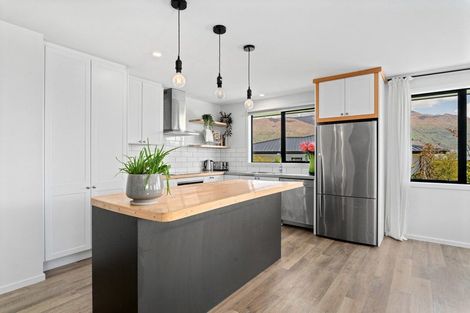 Photo of property in 19 Matipo Street, Wanaka, 9305