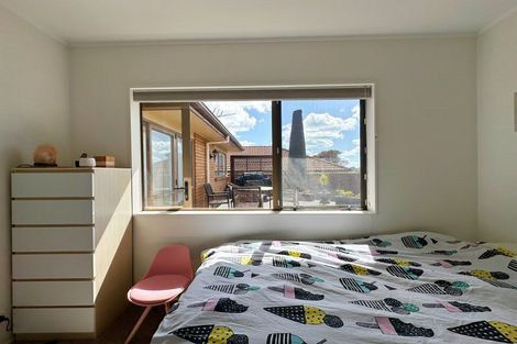 Photo of property in 12 Craigavon Drive, East Tamaki, Auckland, 2013