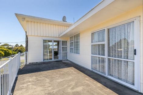 Photo of property in 29 Awanui Street, Merrilands, New Plymouth, 4312