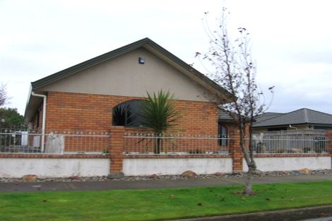 Photo of property in 4 Fernlea Avenue, Kelvin Grove, Palmerston North, 4414