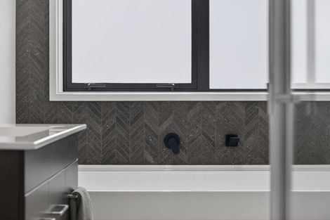 Photo of property in 4 Porokaiwhiri Avenue, Helensville, 0800