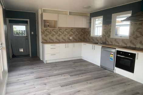 Photo of property in 16 Totara Street, Waiuku, 2123