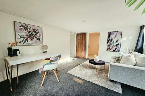 Photo of property in 9 Glucina Place, Glen Eden, Auckland, 0602