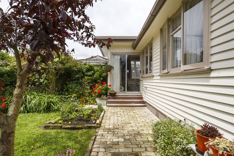 Photo of property in 8 Montrose Place, Takaro, Palmerston North, 4412
