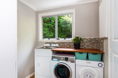 Photo of property in 5 Weka Road, Waipahihi, Taupo, 3330