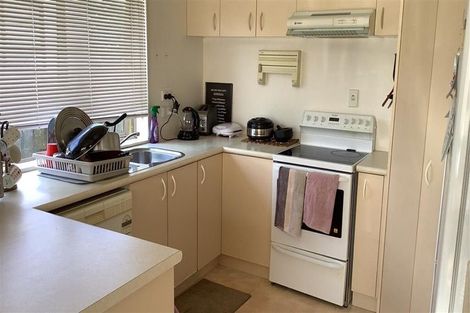 Photo of property in 2/17 Youngs Road, Papakura, 2110