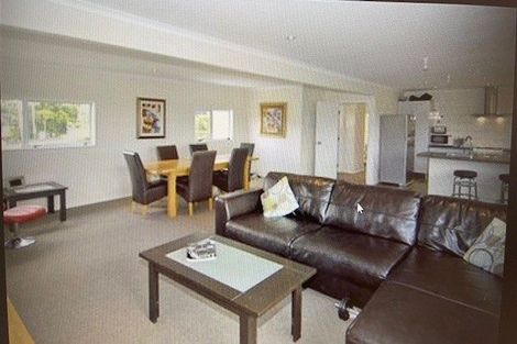 Photo of property in 28 Kiteroa Terrace, Rothesay Bay, Auckland, 0630