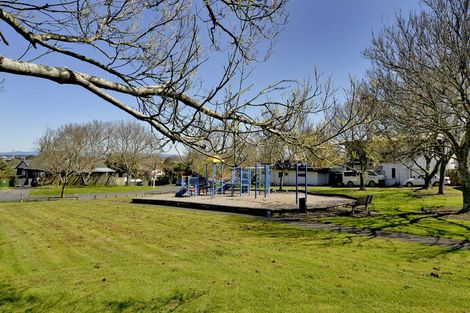 Photo of property in 32 Hollyford Drive, Clover Park, Auckland, 2105