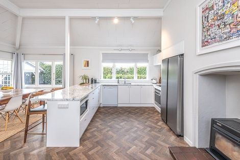 Photo of property in 4 Saint Leonard Street, Saint Johns Hill, Whanganui, 4501