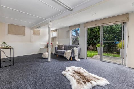Photo of property in 9 Ellesmere Crescent, Pakuranga Heights, Auckland, 2010