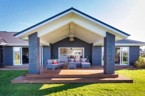 Photo of property in 21 Loveston Lane, Kelvin Grove, Palmerston North, 4470