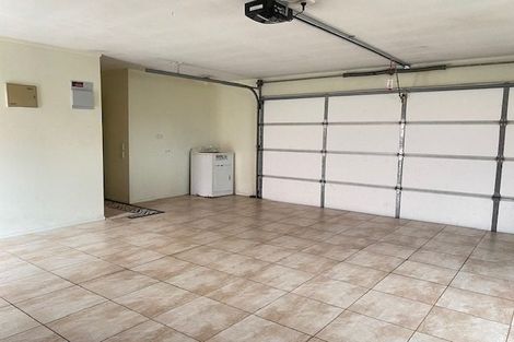 Photo of property in 14 Tolben Place, Golflands, Auckland, 2013