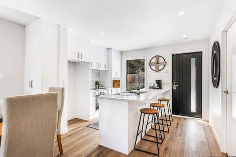 Photo of property in 4/35 Garadice Road, Rothesay Bay, Auckland, 0630