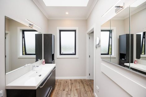 Photo of property in 10 Coutts Way, Fitzherbert, Palmerston North, 4410