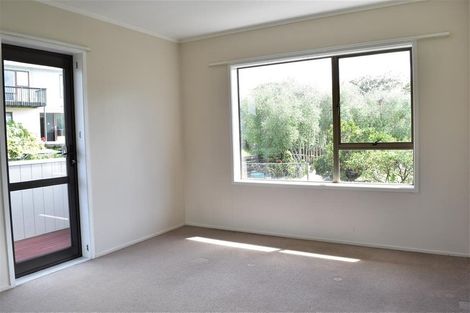 Photo of property in 2/27 Knightsbridge Drive, Forrest Hill, Auckland, 0620
