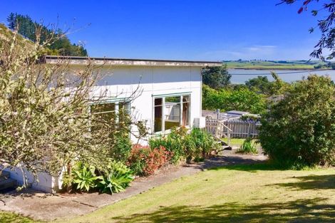 Photo of property in 6 Oxford Street, Whakapirau, Maungaturoto, 0583